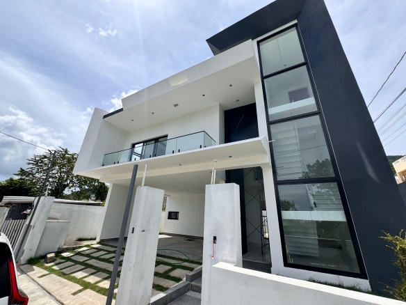 Casa moderna en Torre Alta Puerto Plata con piscina