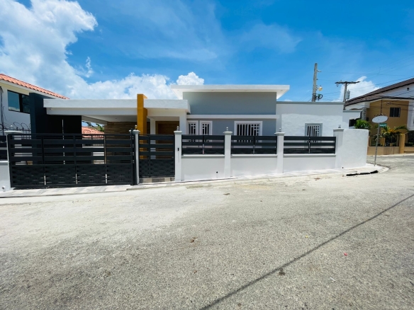 Casa en venta en residencial La Coca Cola, Puerto Plata.