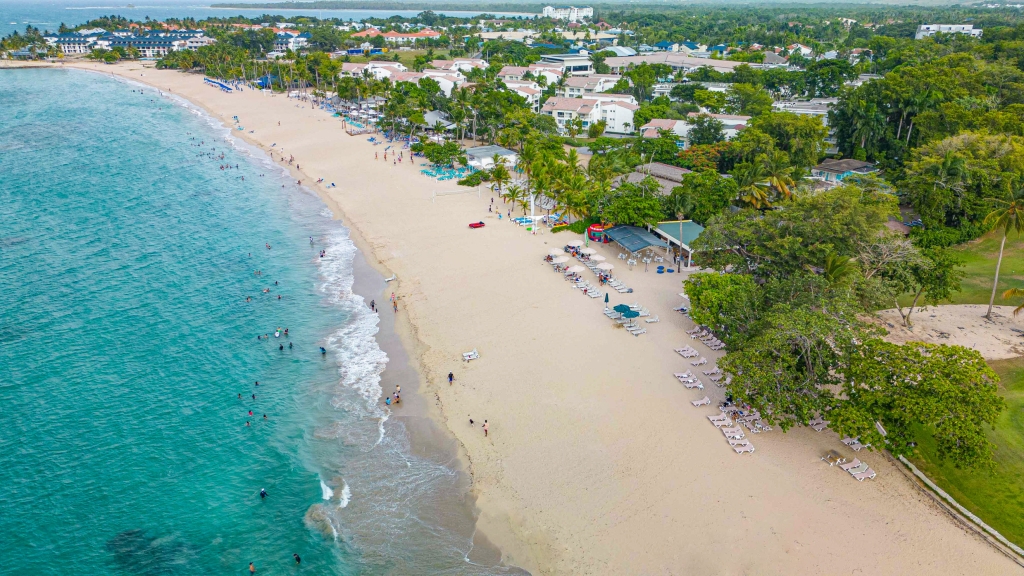 Visita de las mejores playas de Puerto Plata como Playa Dorada y Costambar