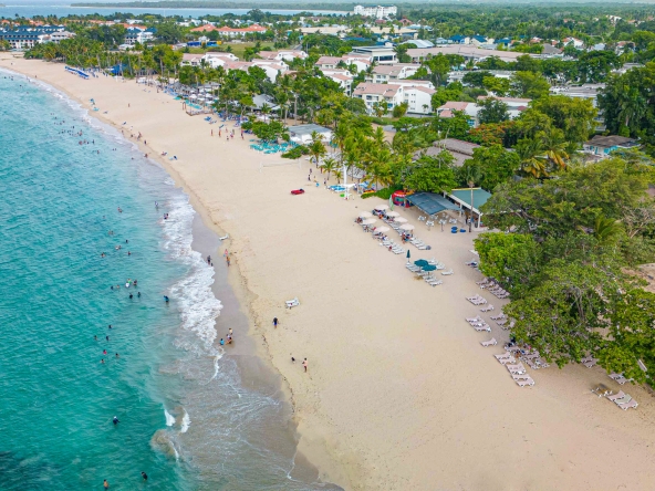 Visita de las mejores playas de Puerto Plata como Playa Dorada y Costambar