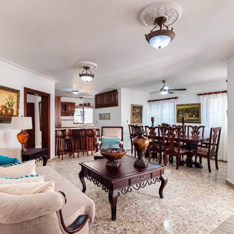 Casa de dos niveles en venta en Puerto Plata