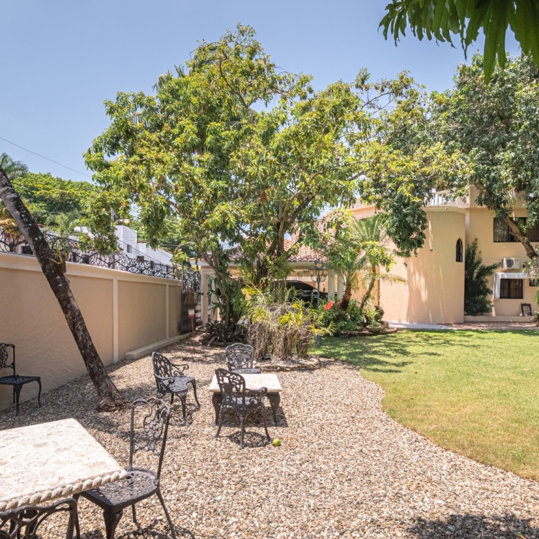 Casa de dos niveles en venta en Puerto Plata