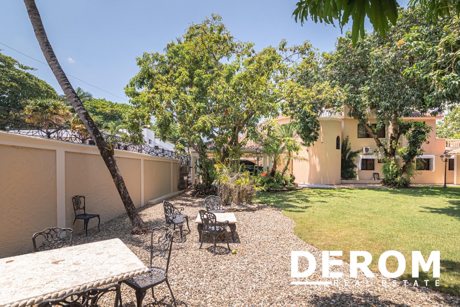 Casa de dos niveles en venta en Puerto Plata