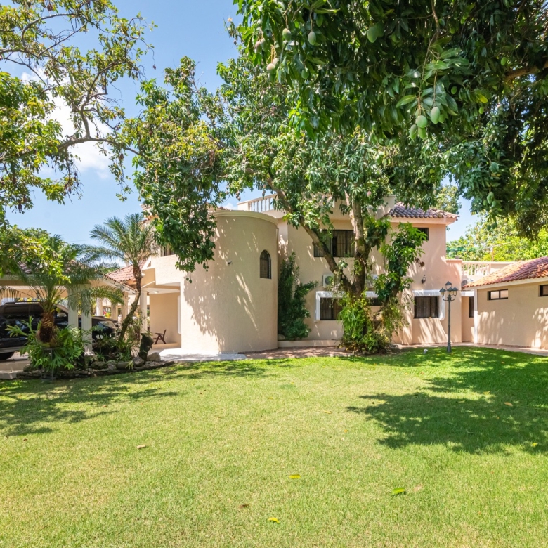 Casa de dos niveles en venta en Puerto Plata