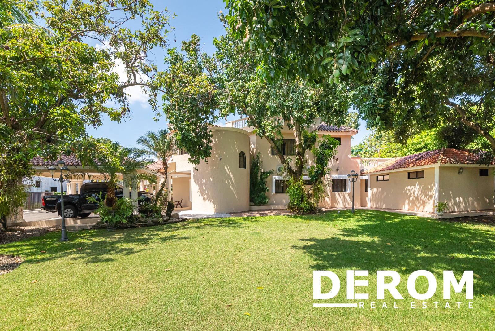 Casa de dos niveles en venta en Puerto Plata