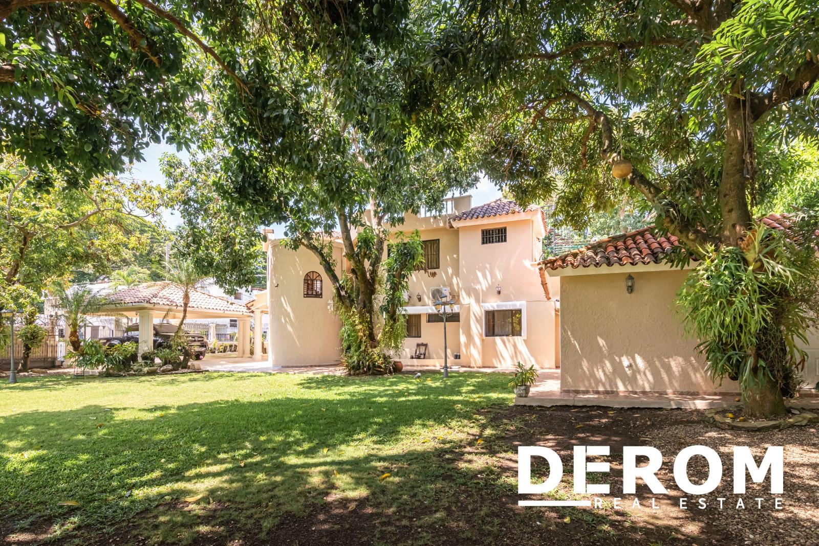Casa de dos niveles en venta en Puerto Plata