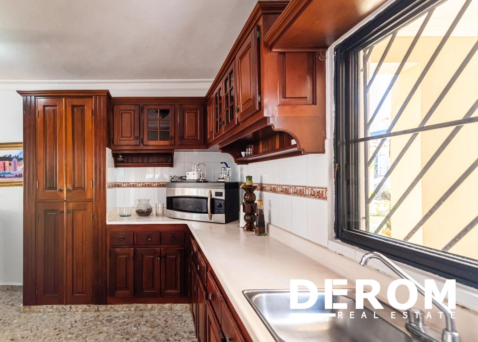 Casa de dos niveles en venta en Puerto Plata