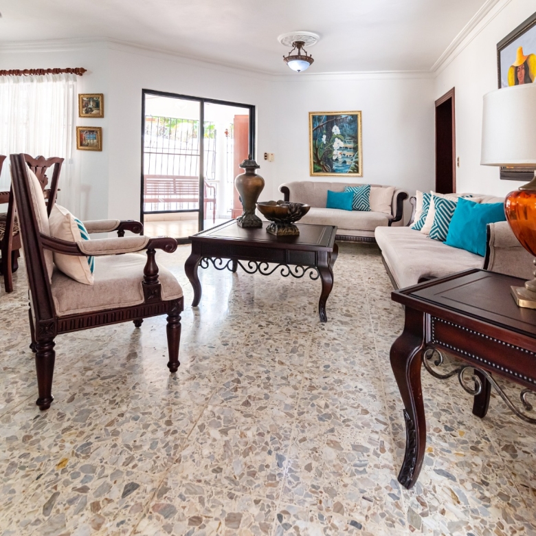 Casa de dos niveles en venta en Puerto Plata