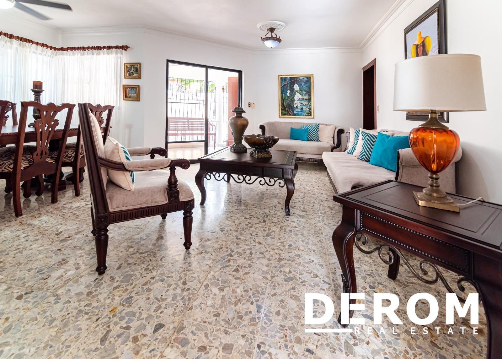 Casa de dos niveles en venta en Puerto Plata