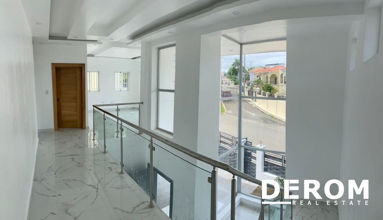 Casa en venta en Residencial El Doral con piscina privada