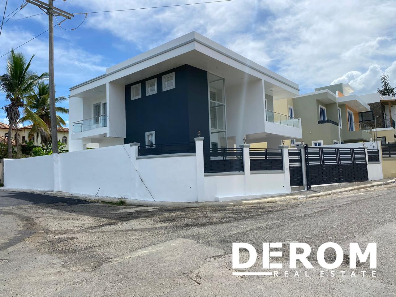 Casa en venta en Residencial El Doral con piscina privada