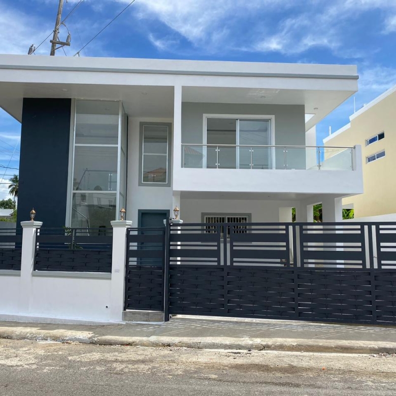 Casa en venta en Residencial El Doral con piscina privada
