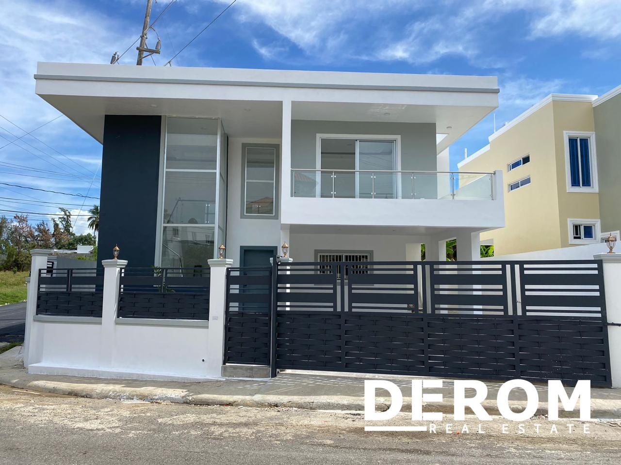 Casa en venta en Residencial El Doral con piscina privada