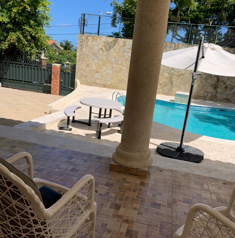 Casa amueblada en renta en Urbanización Bayardo Puerto Plata